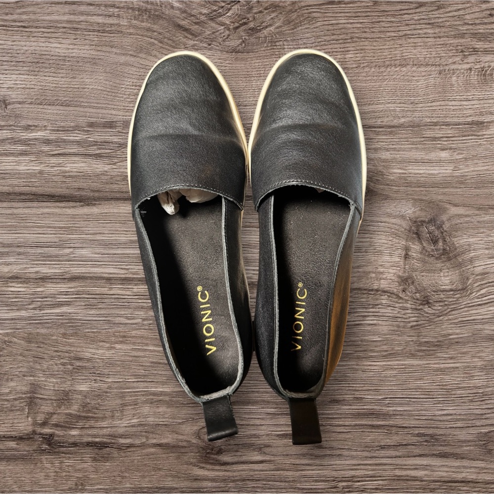 Vionic Women's Charcoal Slip-On Flats